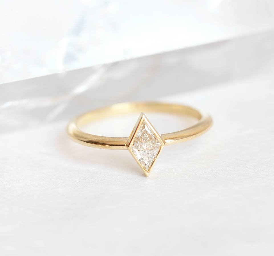 Triangle-cut diamond ring