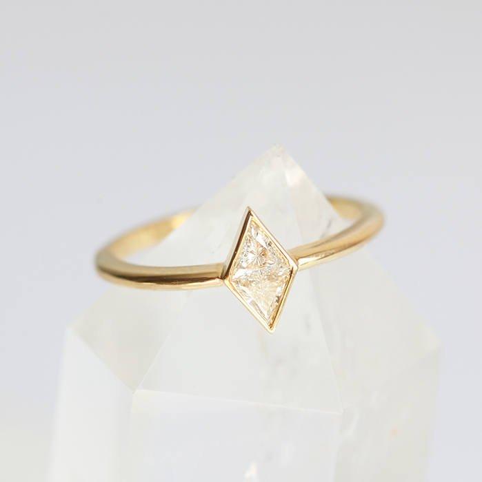 Triangle-cut diamond ring