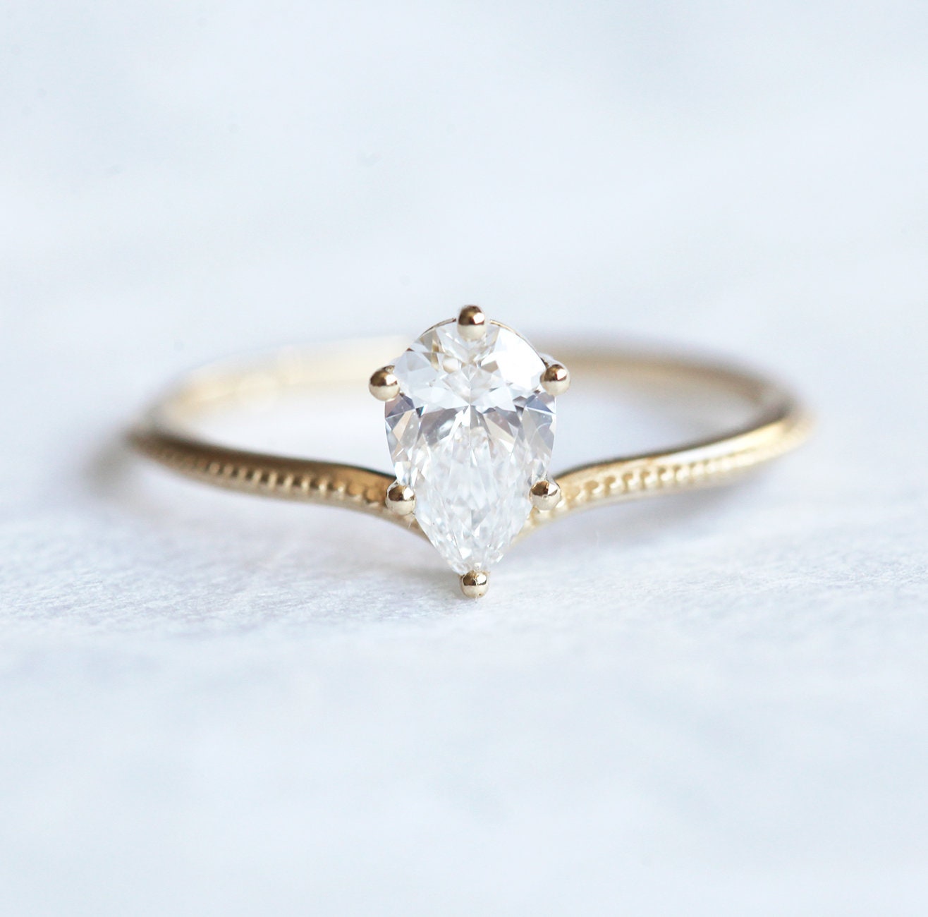 Pear-shaped diamond ring