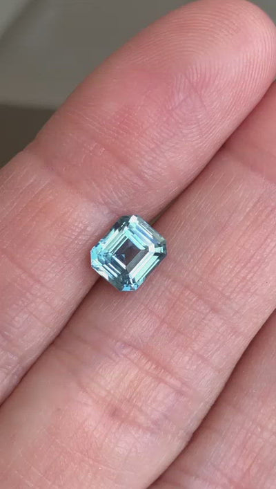 Loose octagon-shaped green sapphire video