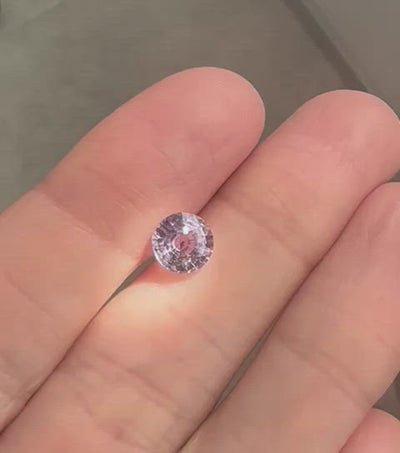 Loose oval-shaped lilac sapphire video