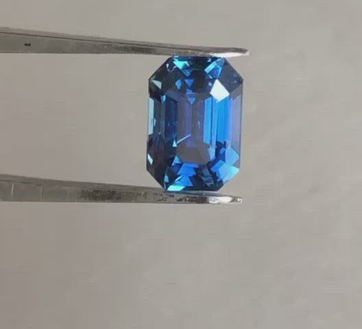 Loose octagon-shaped blue sapphire video